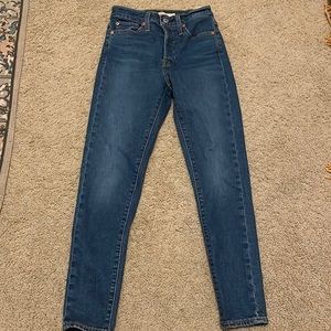 Levi’s wedgie skinny jeans
